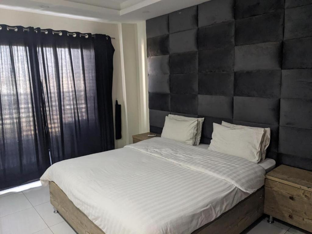 Lavish Hotel Rawalpindi Dış mekan fotoğraf